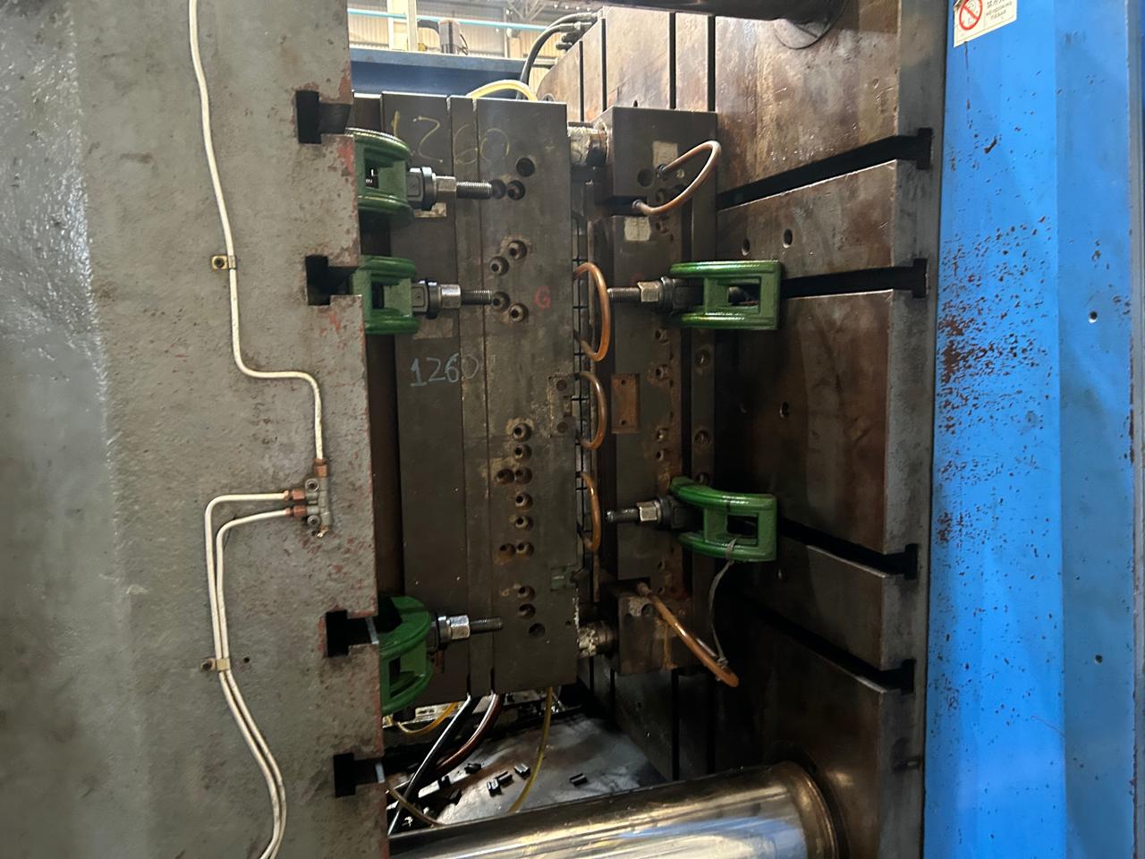 Injetora FCS 1000 ton